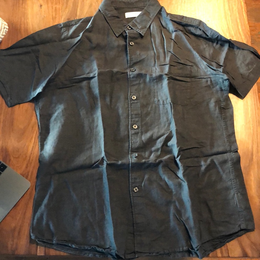 2 NWOT Uniqlo black linen short sleeve buttondowns